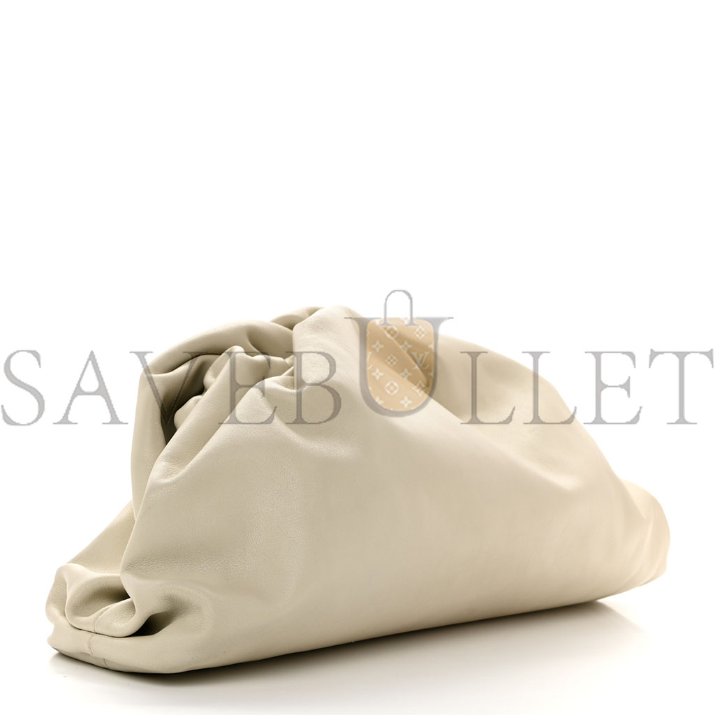 BOTTEGA VENETA SMOOTH BUTTER CALF THE POUCH OVERSIZED CLUTCH PLASTER (37*22*8cm)